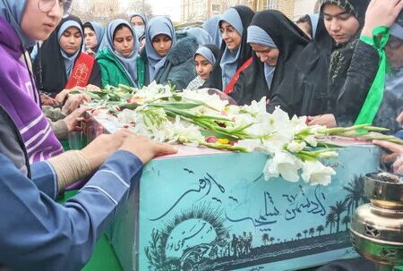 تشییع شهدای گمنام در ۱۳ مدرسه و ۹ مسجد شهرستان اراک